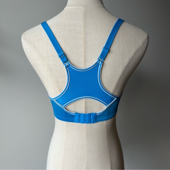 Triumph Triaction Racerback Sports Bra and Triaction Seamfree Sports Top 10C - Picture 7 of 9